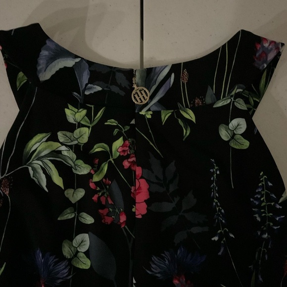 NWT Tommy Hilfiger Vibrant Floral Dress A-line with Belt Black Women’s Size 8 - Picture 10 of 12